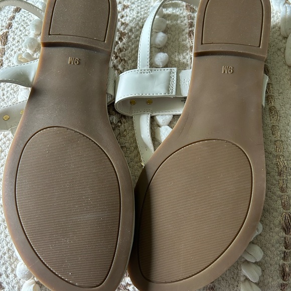 GUESS LIVVY CHAIN T STRAP SANDALS - BNWOT - SZ9 - Picture 4 of 6